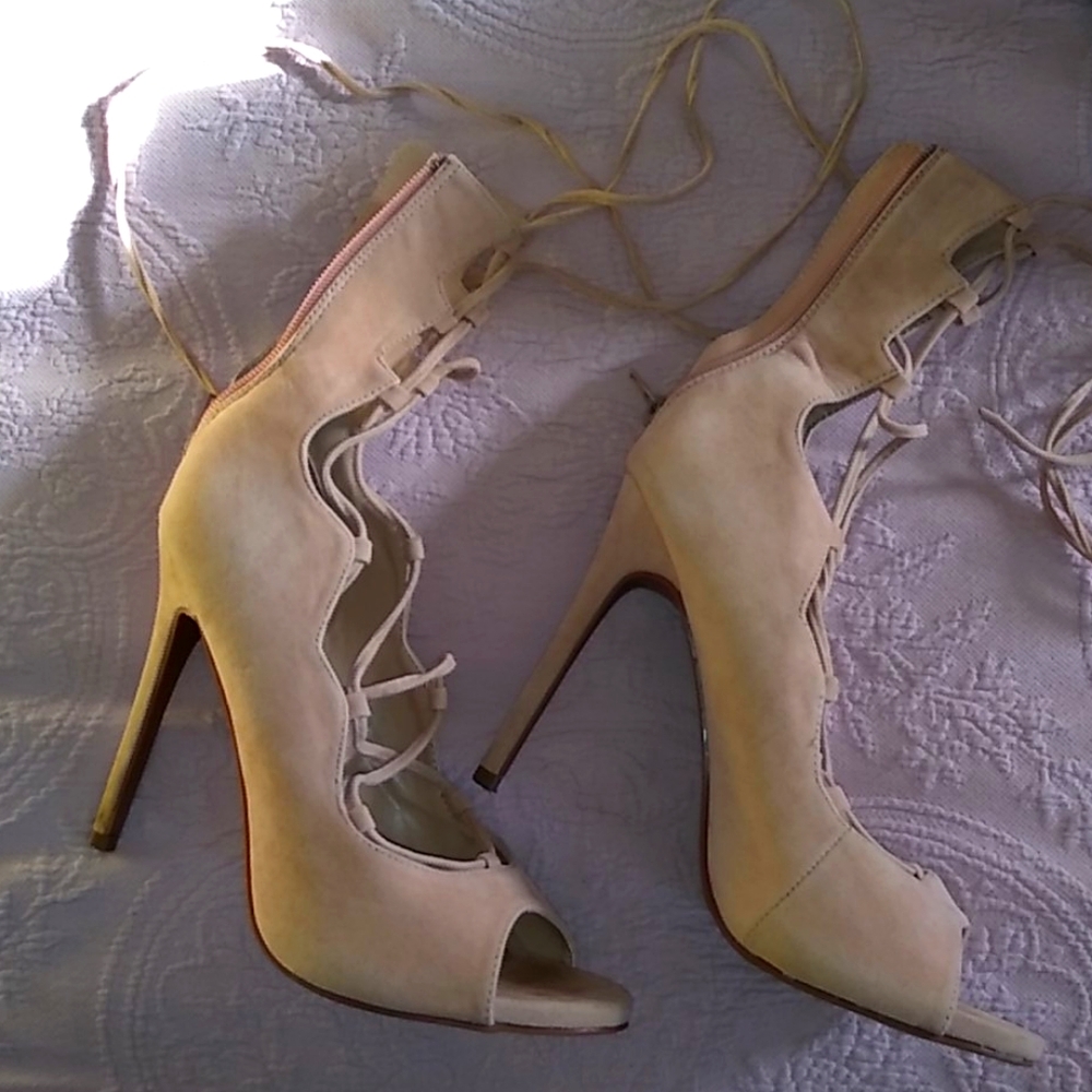 Shoe Republic LA Light Tan Strappy Heels Size 9